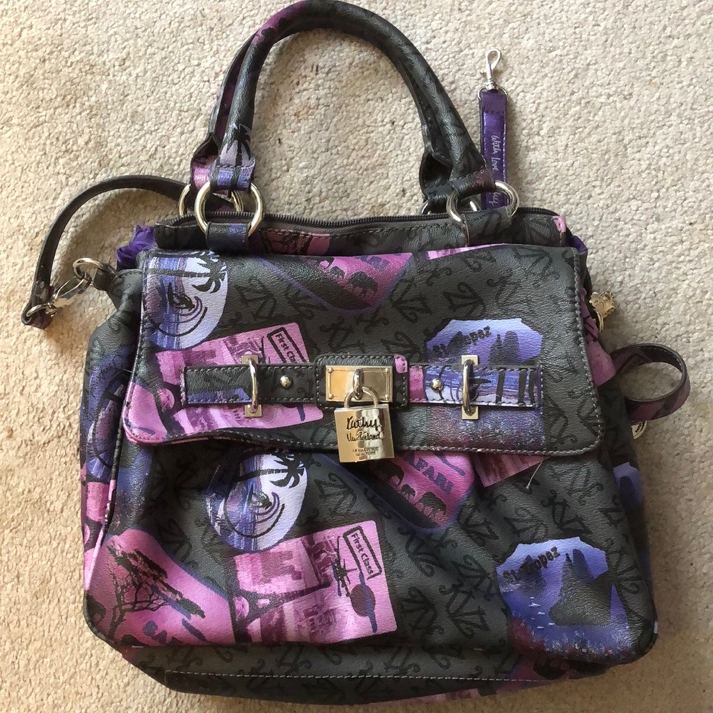 Kathy Van Zeeland Safari Purse 👜